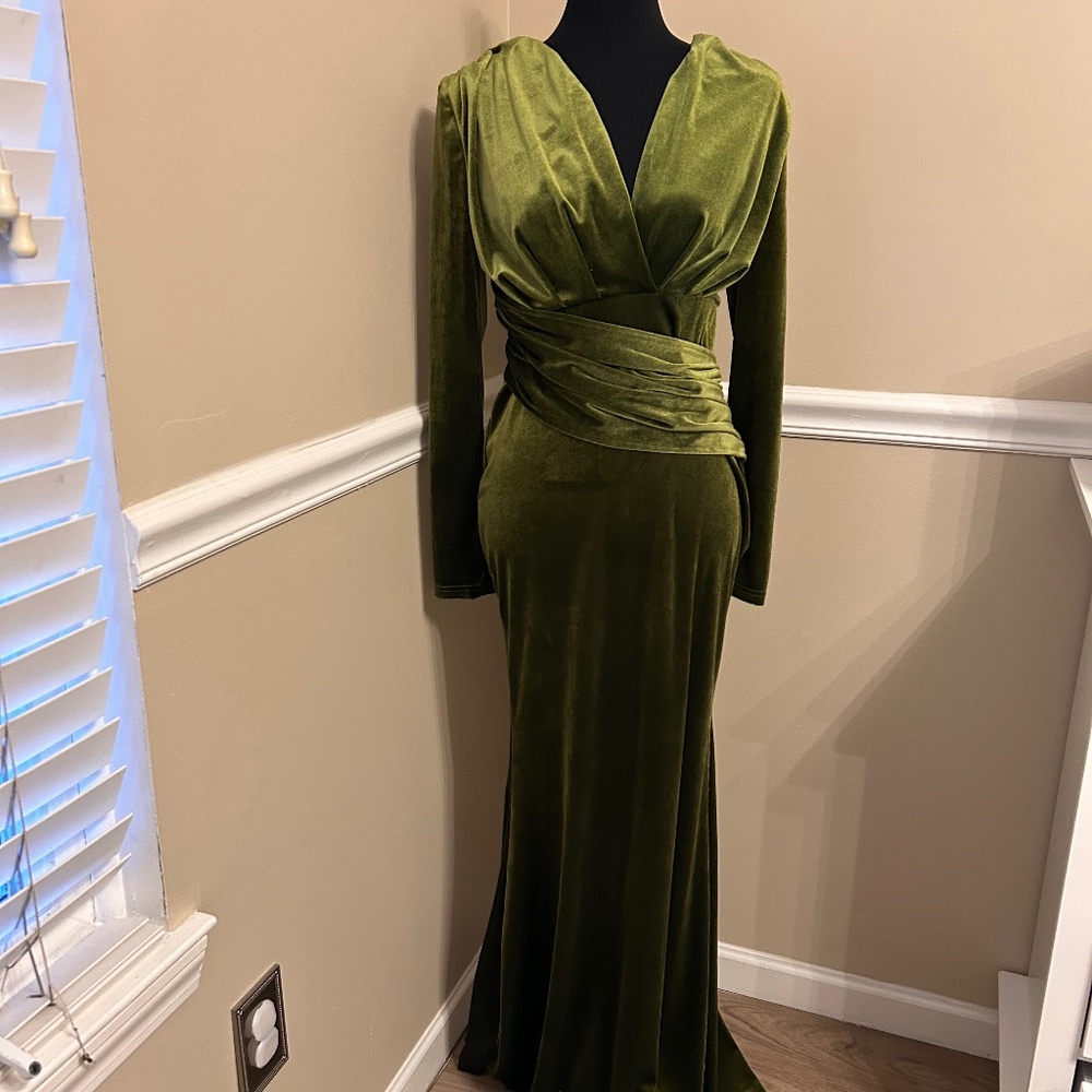 Beautiful velvet green dress